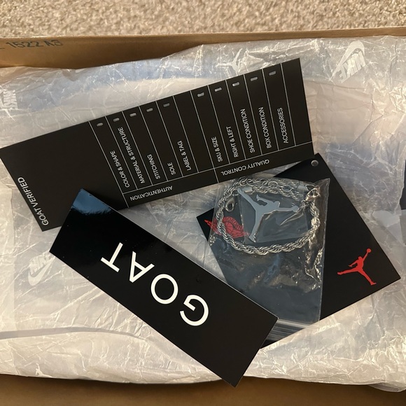 Nike Air Jordan 1 - Picture 3 of 4